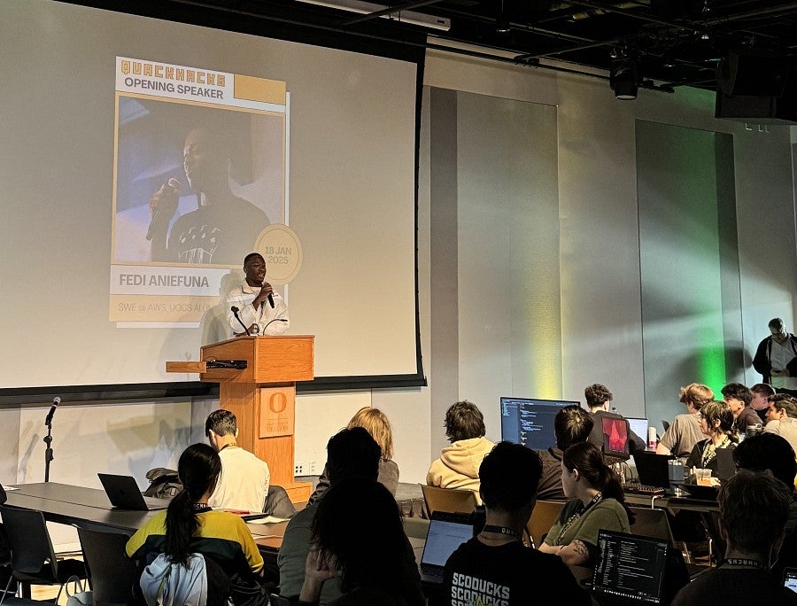 Computer science alum builds on experiential learning to teach, create ...